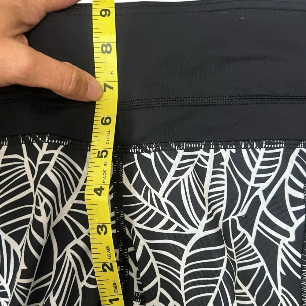 lululemon athletica Run A Marathon Palm Print Crop Leggings EUC 6
